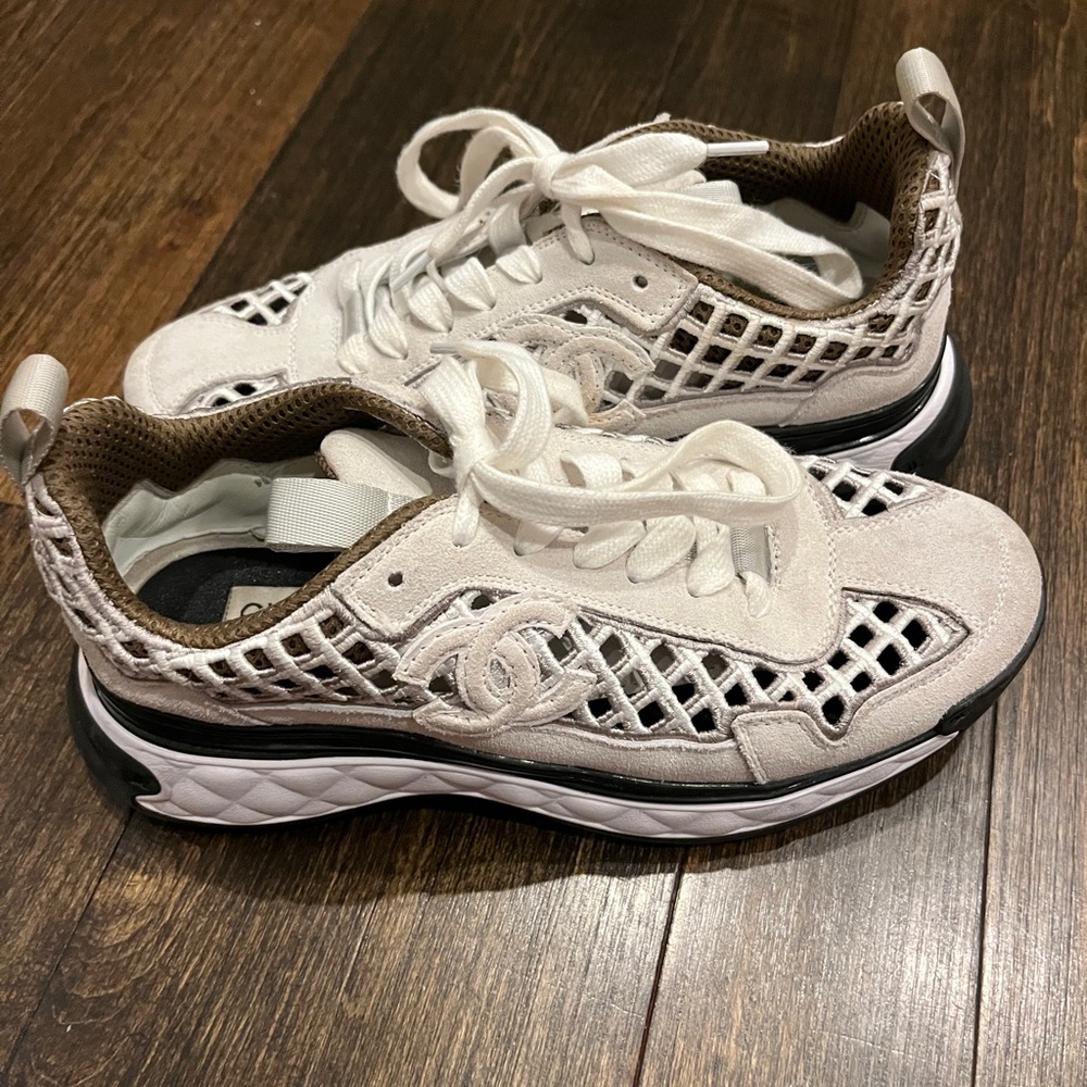 Suede Calfskin Embroidered CC Sneakers Chanel size 38 or size 7